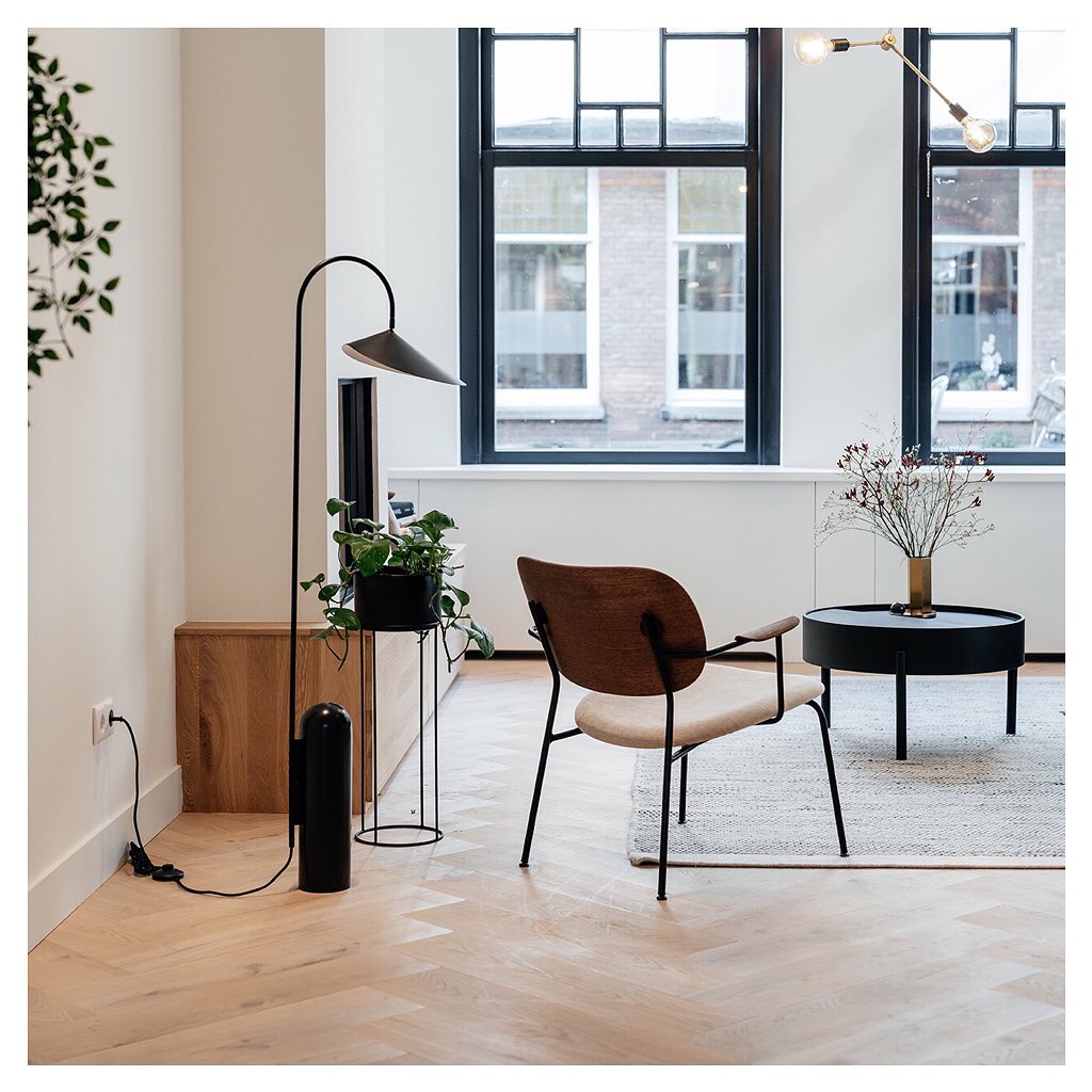 Arum Floor Lamp - Black