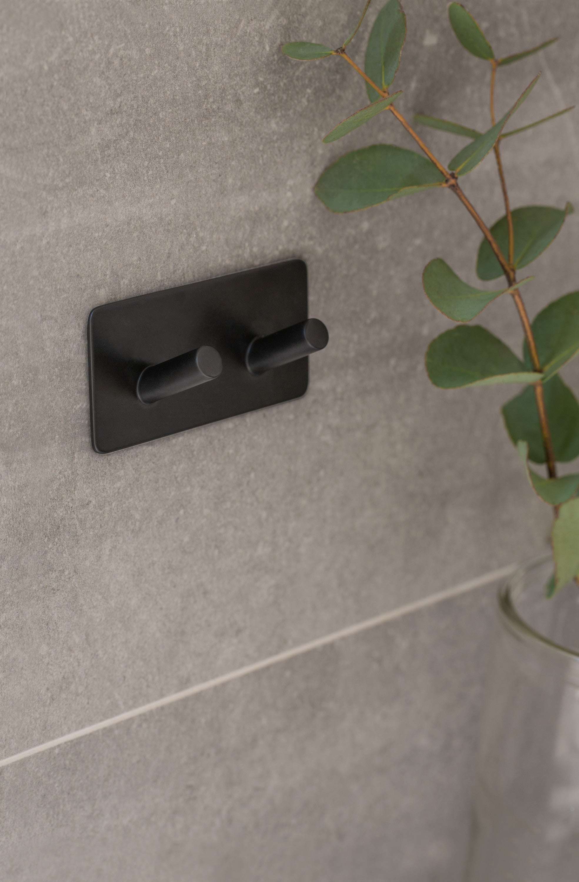 Base 200 - 2 Hook - Matte Black