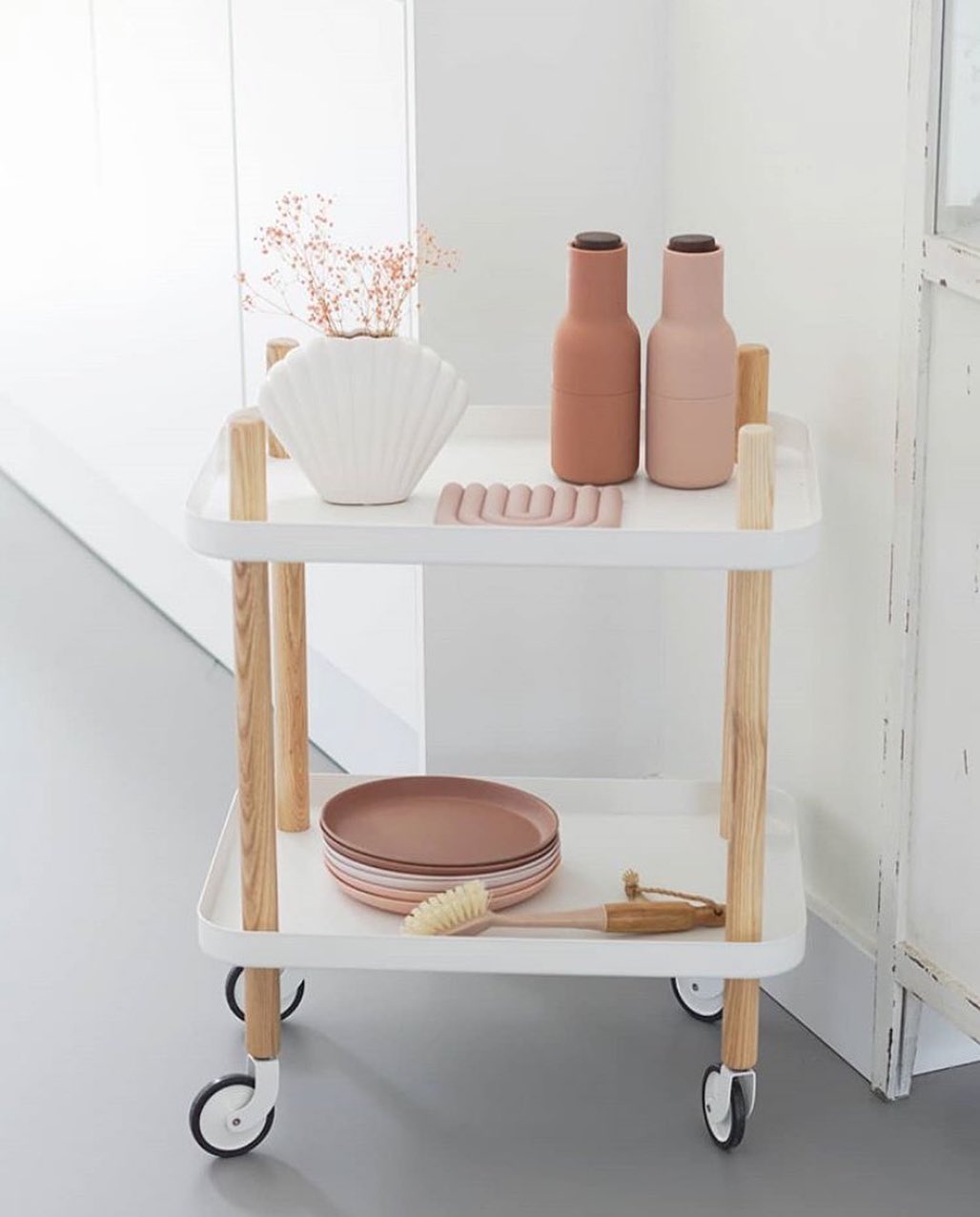 Bottle Grinder, 2-Piece - Nude with walnut lid