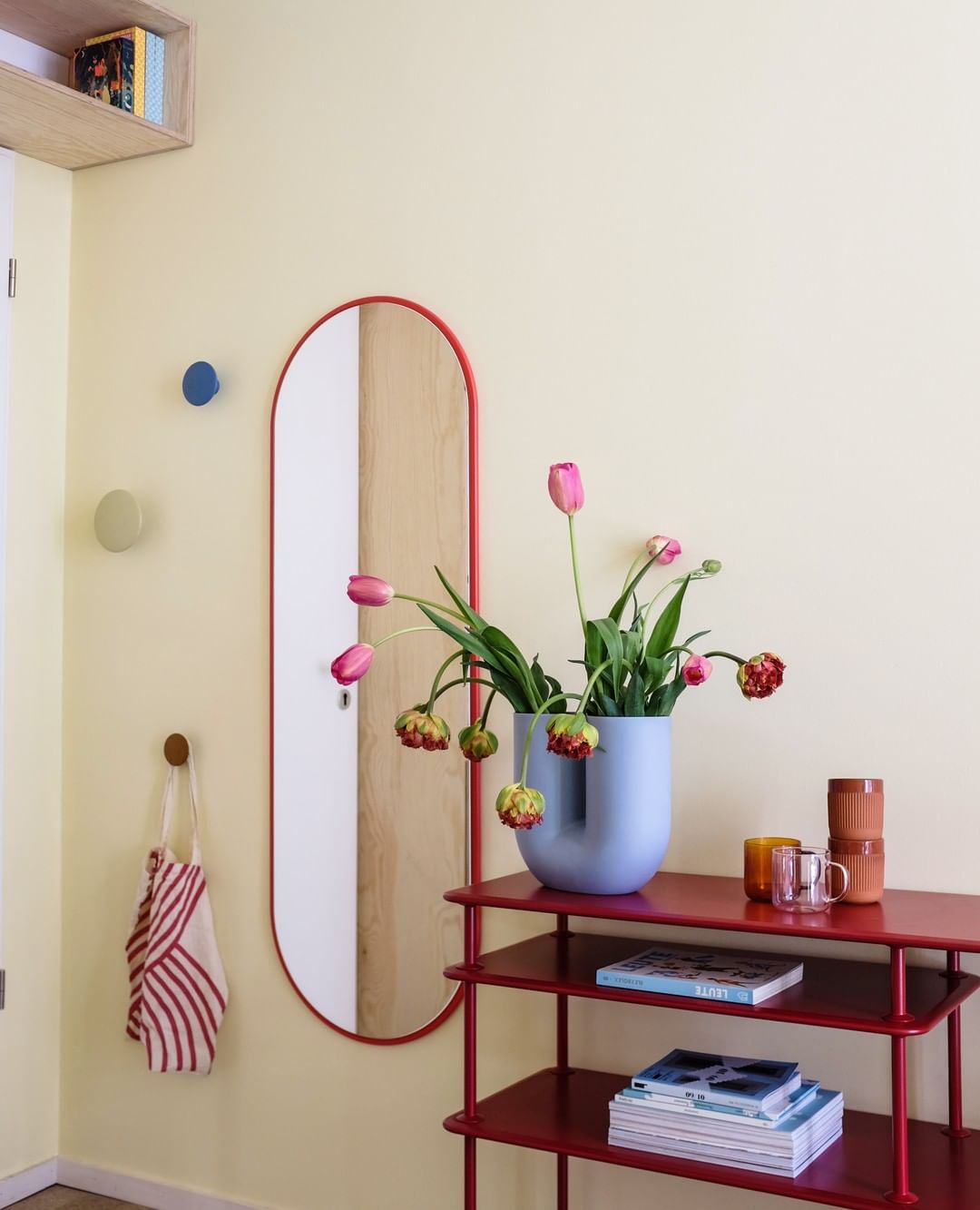 FIGURE Oval Mirror