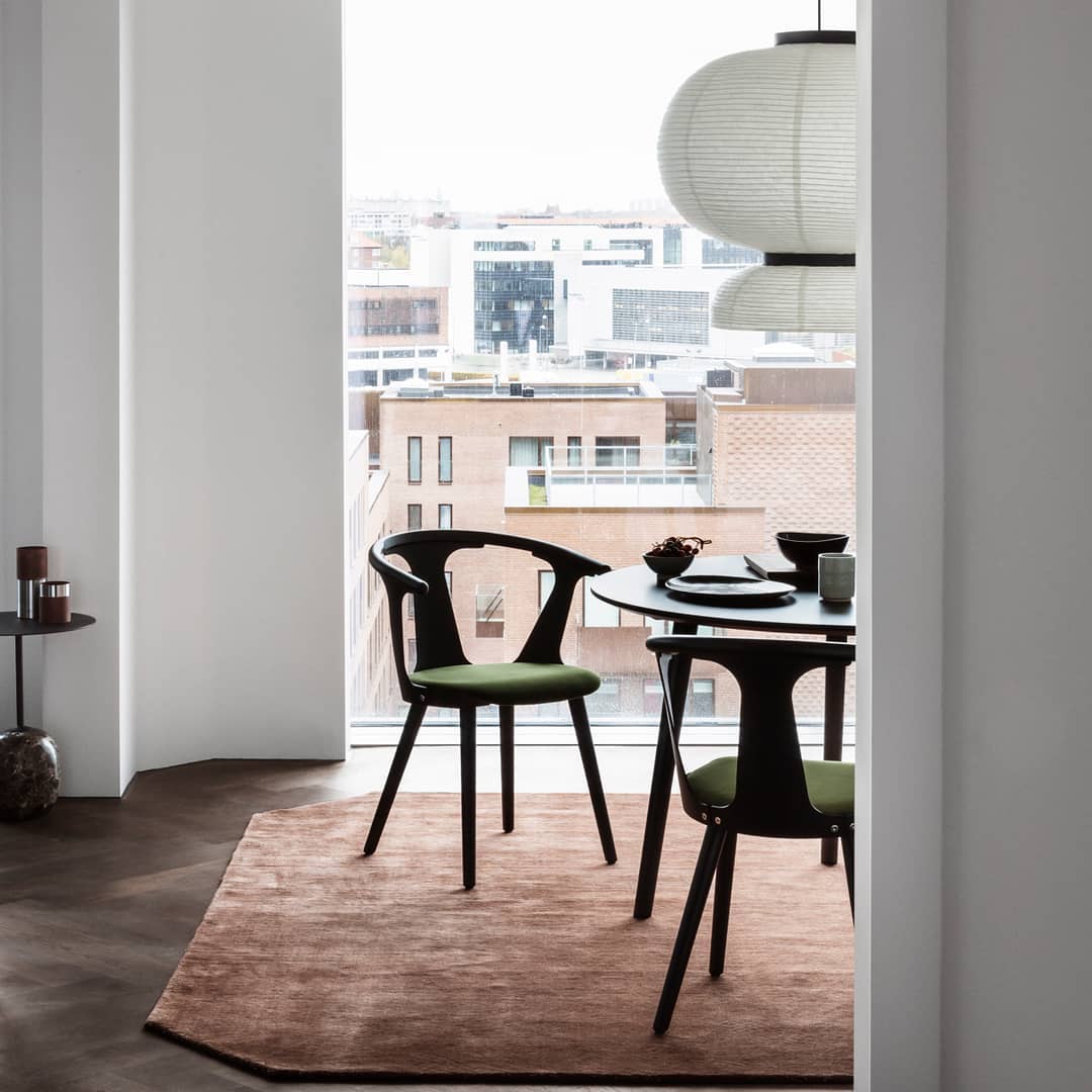 In Between Chair SK2 - Black Lacquered Oak w. Fiord 191