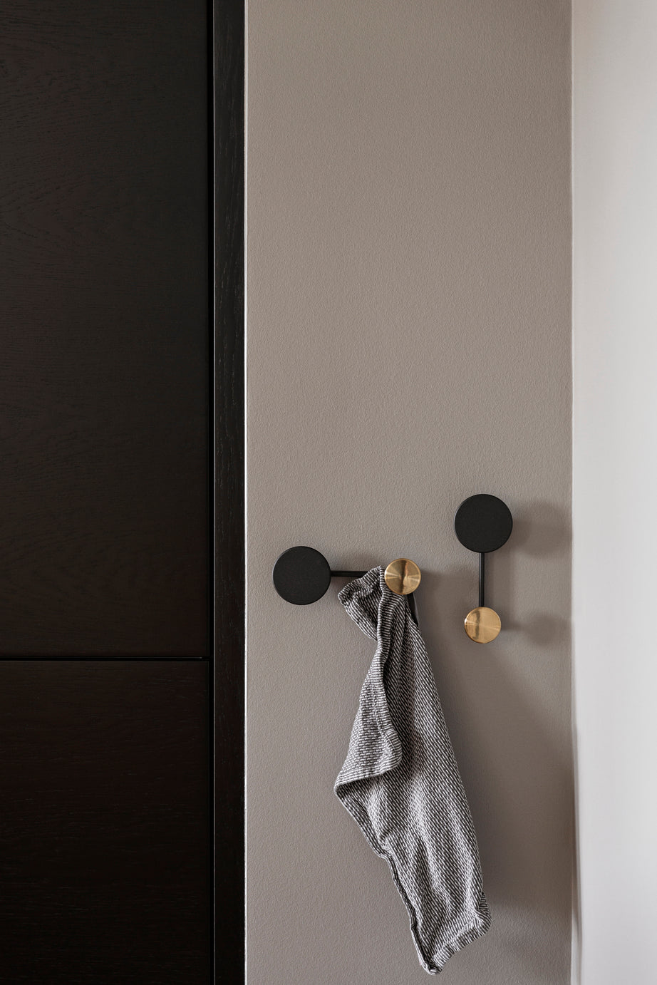 Afteroom Coat Hanger, Small - Black / Brass