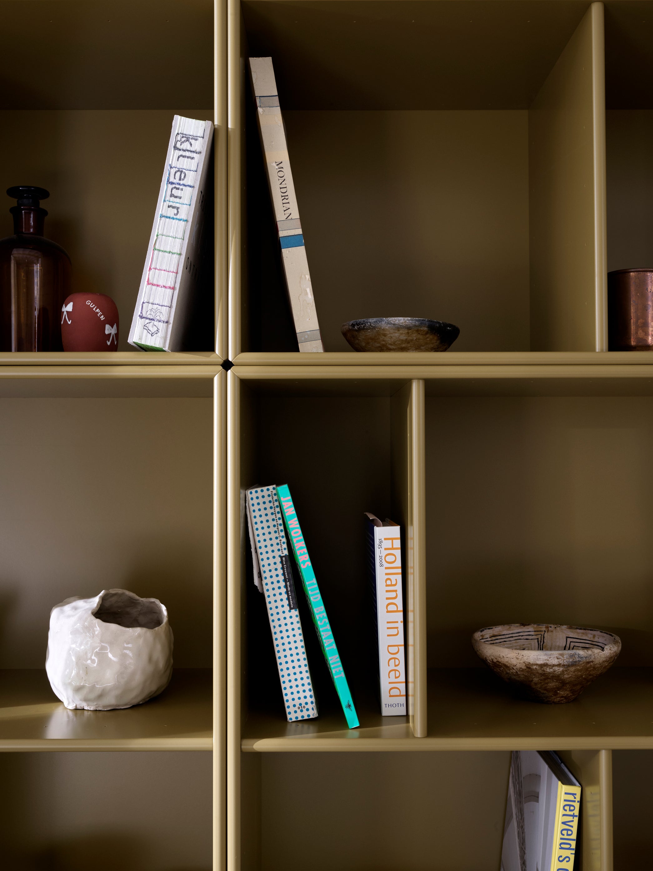 READ Spacious Bookshelf