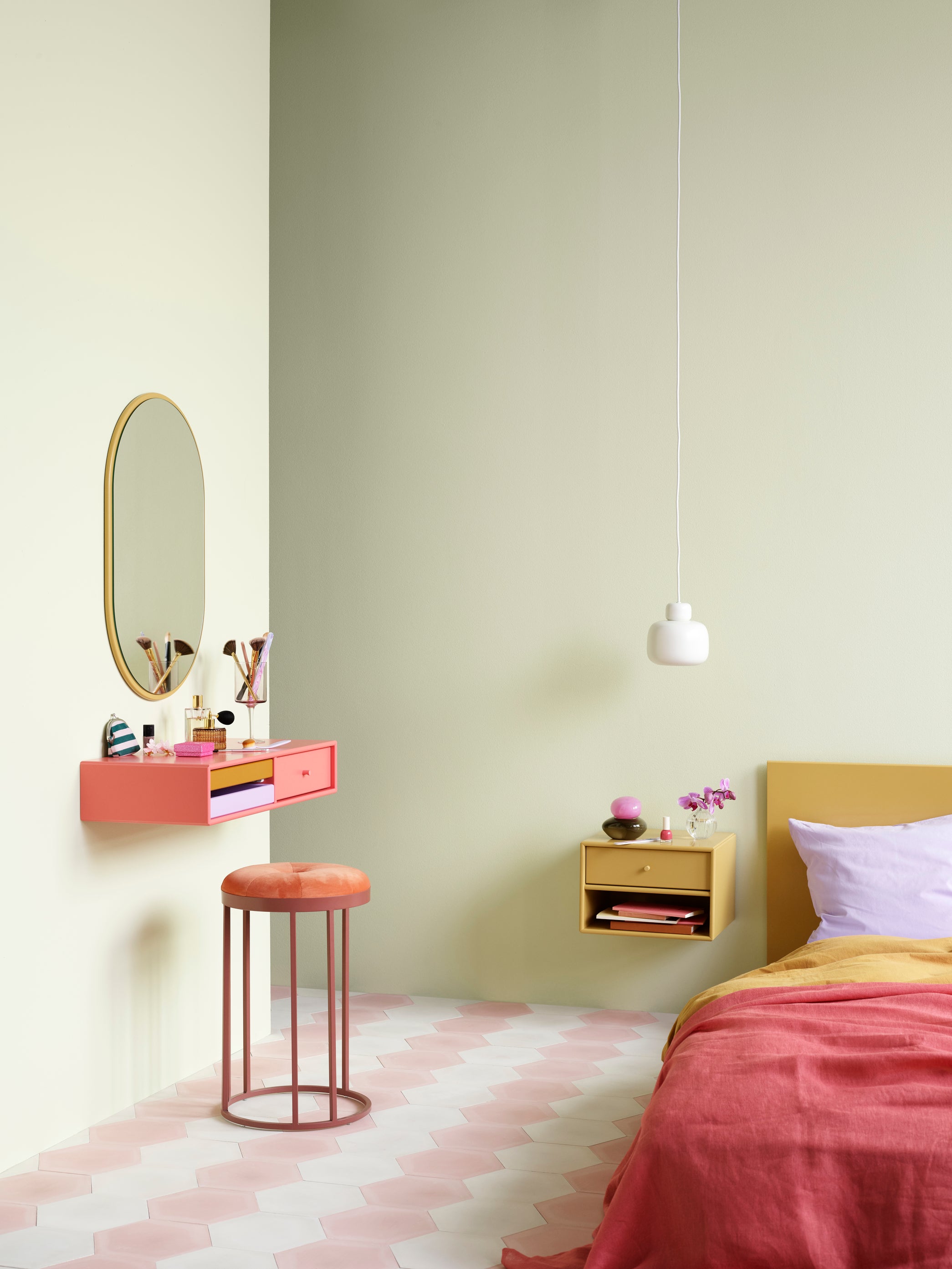 MAKEUP Dressing Table