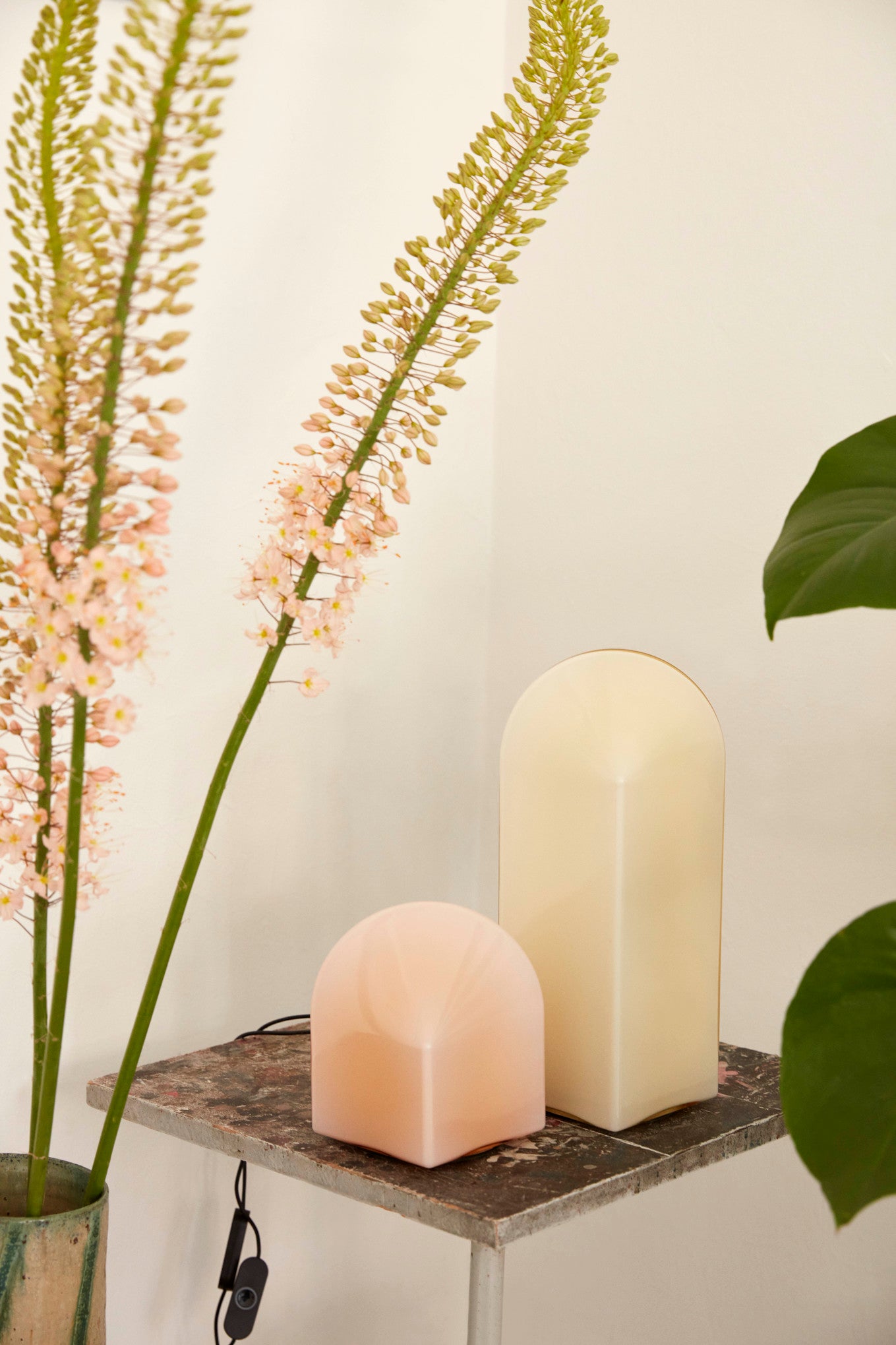 Parade Table Lamp 320 - Shell White