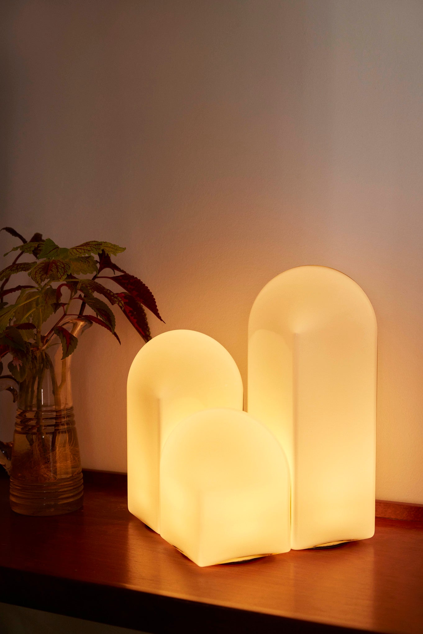 Parade Table Lamp 240 - Shell White