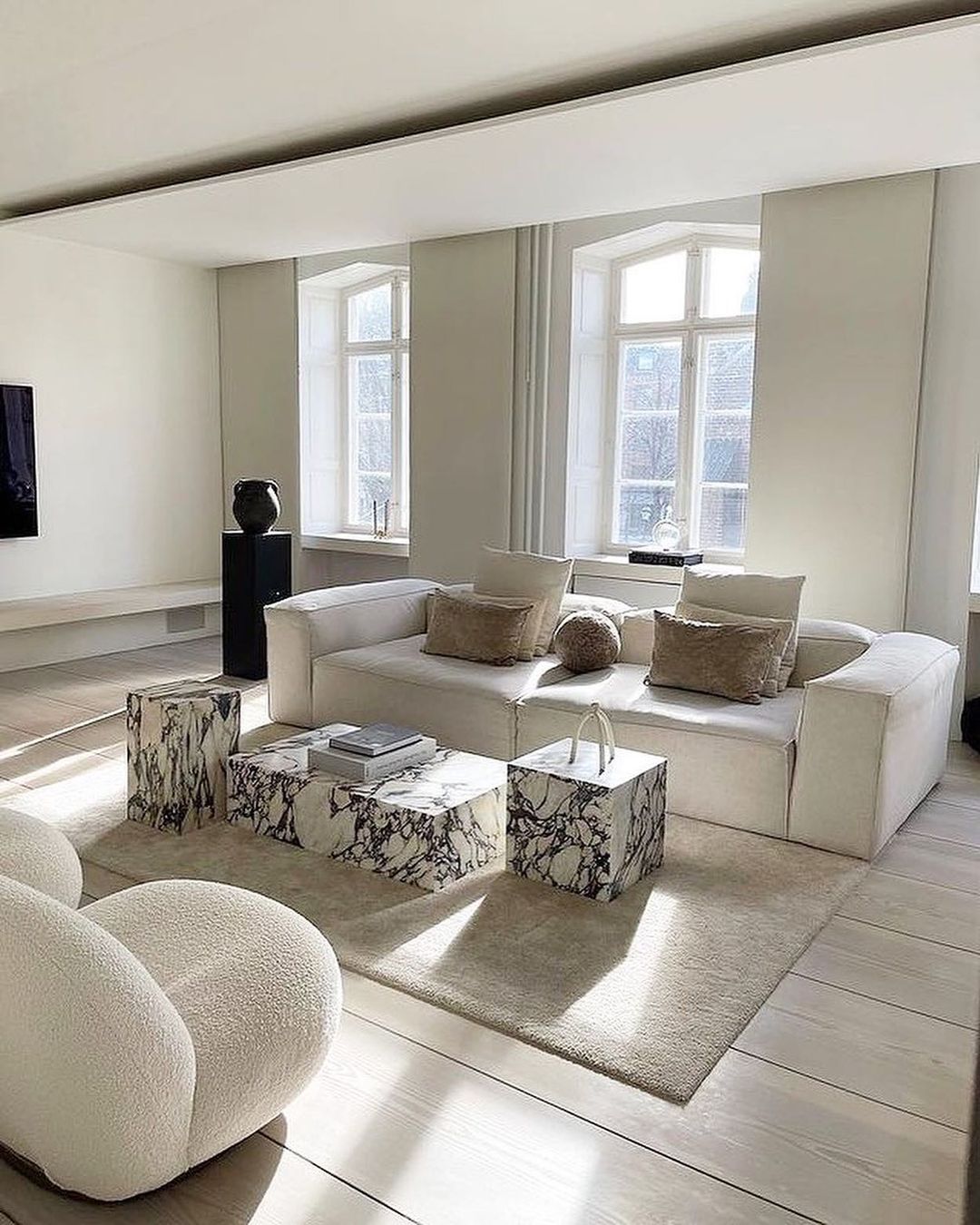 Plinth Low - Rose marble Calacatta viola