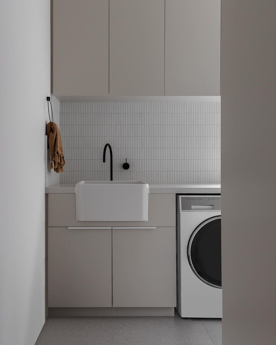 Towel Hanger - Black