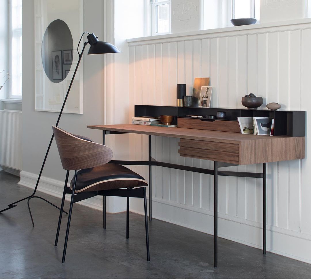 VV Cinquanta Floor Lamp - Black frame, black reflector