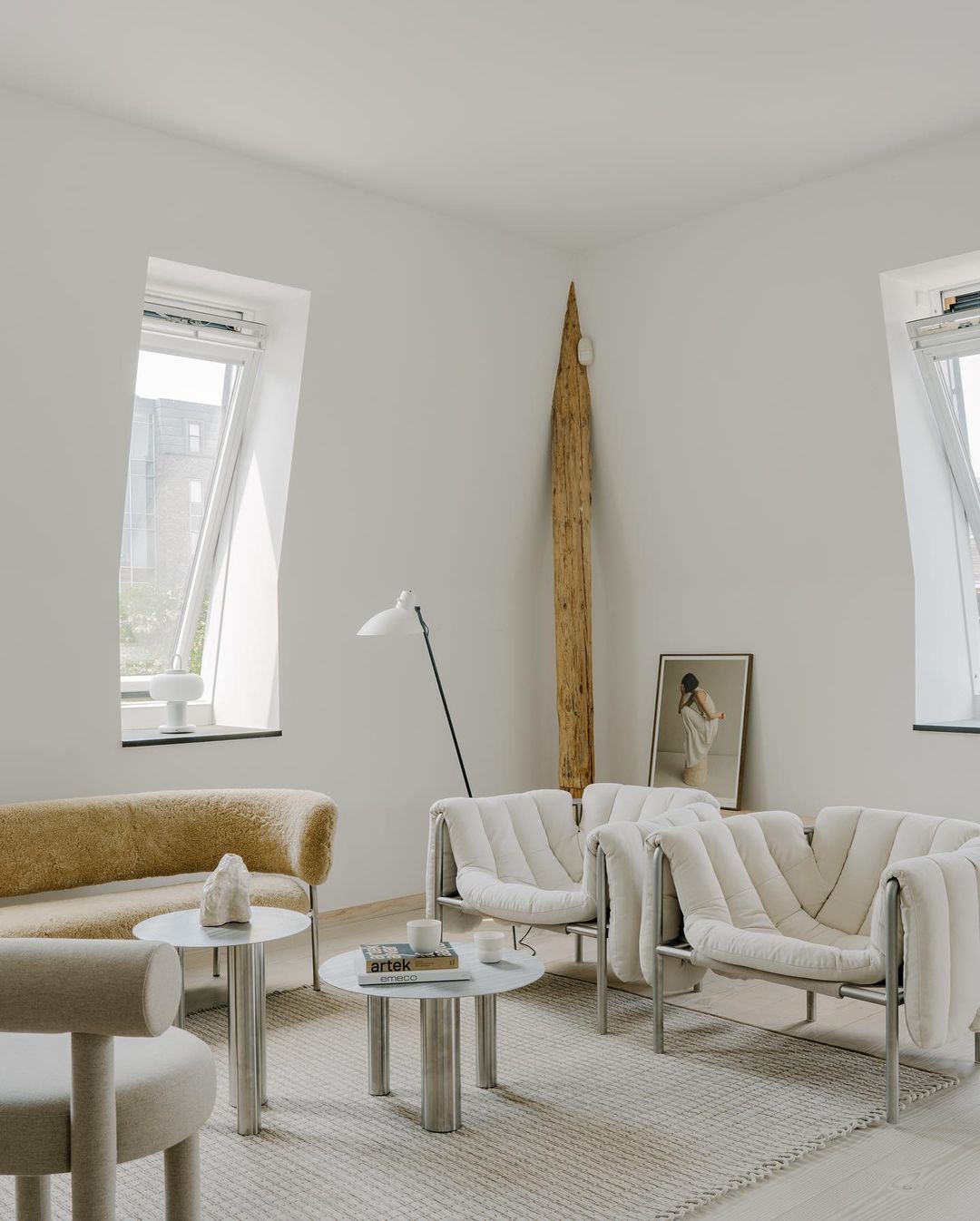 VV Cinquanta Floor Lamp - Black frame, white reflector