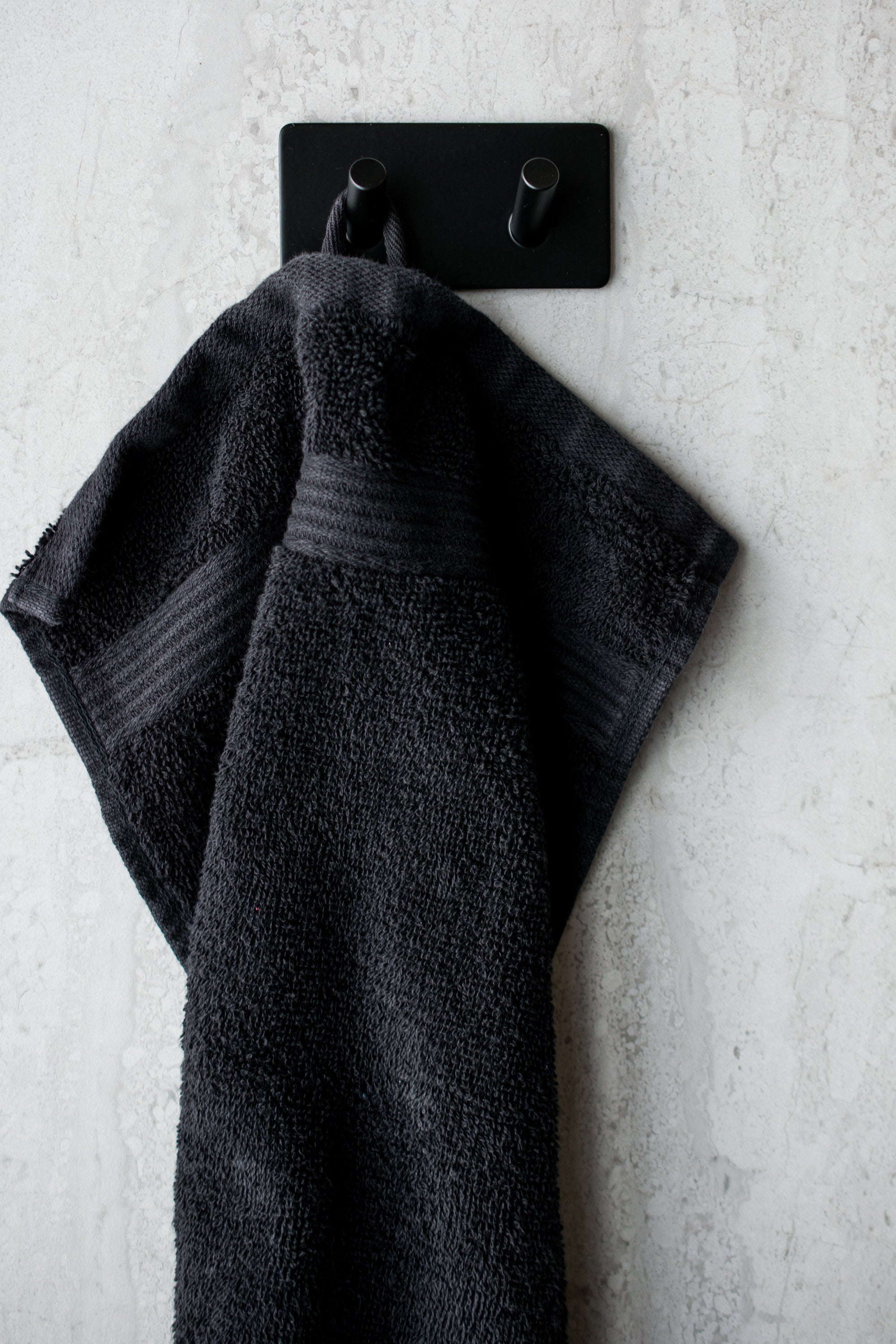 Base 200 - 2 Hook - Matte Black